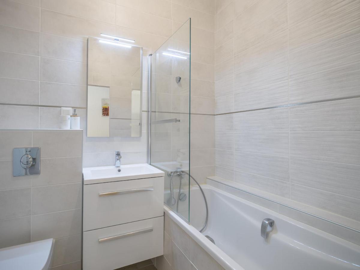 Ferienwohnung Loft Courtalon - Haut Standing - Patio - Parking Prives Troyes Exterior foto