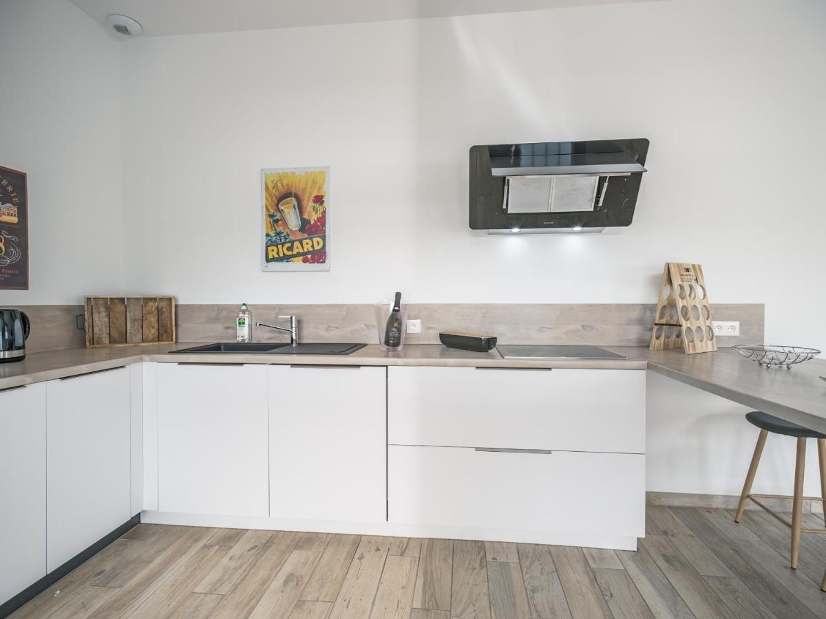 Ferienwohnung Loft Courtalon - Haut Standing - Patio - Parking Prives Troyes Exterior foto